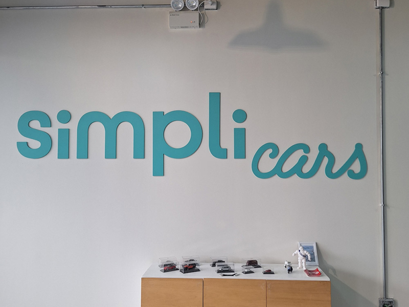 Simply Cars — Logo volumétrico oficina