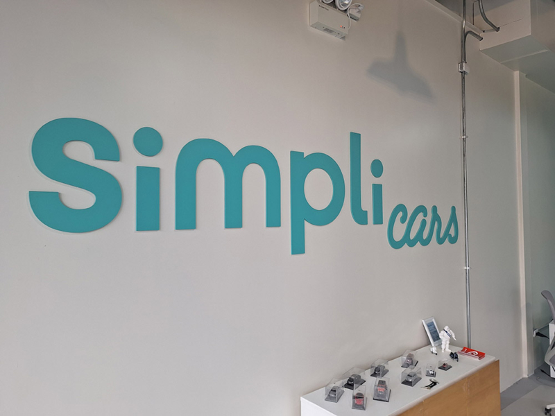 Simply Cars — Logo volumétrico oficina