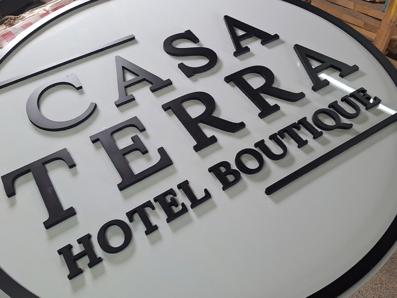 Casa Terra — Letrero rompetráfico de 120 cms