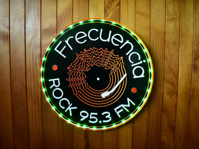 Frecuencia Rock — Logo volumétrico con luz led RGB
