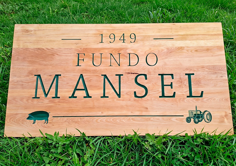 Fundo Mansel — Letrero tallado en mañío