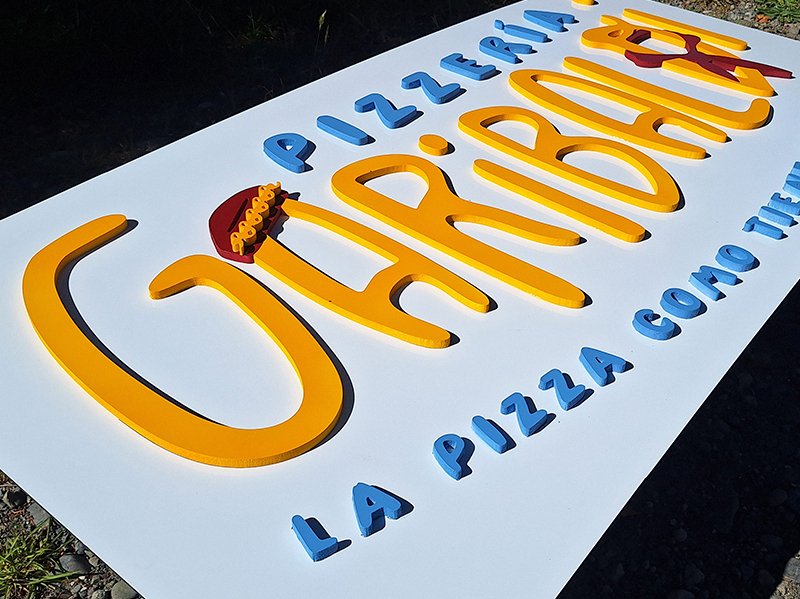 Pizzería Garibaldi — Letrero de alucom con logotipo volumétrico de PVC espumado.