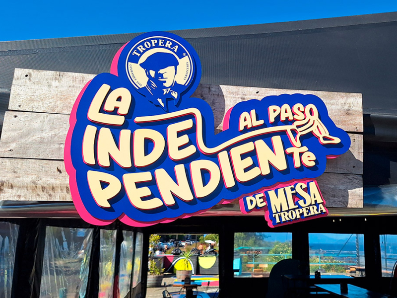 La Independiente — Logo Volumétrico