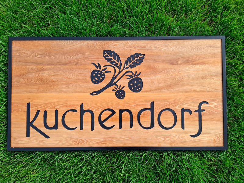 Kuchendorf — Letrero tallado en mañío
