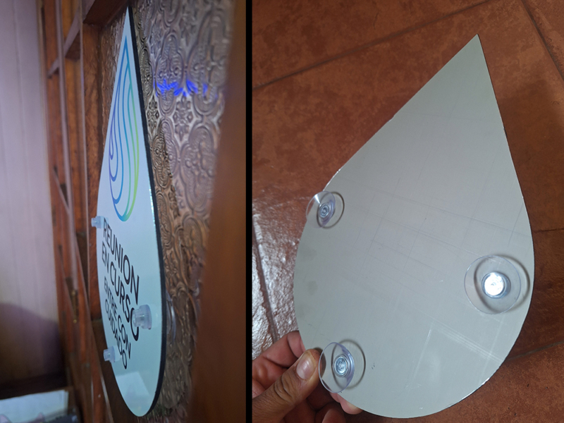 Suralis — Señalética de aluminio compuesto con ventosas para instalar sobre vidrio.