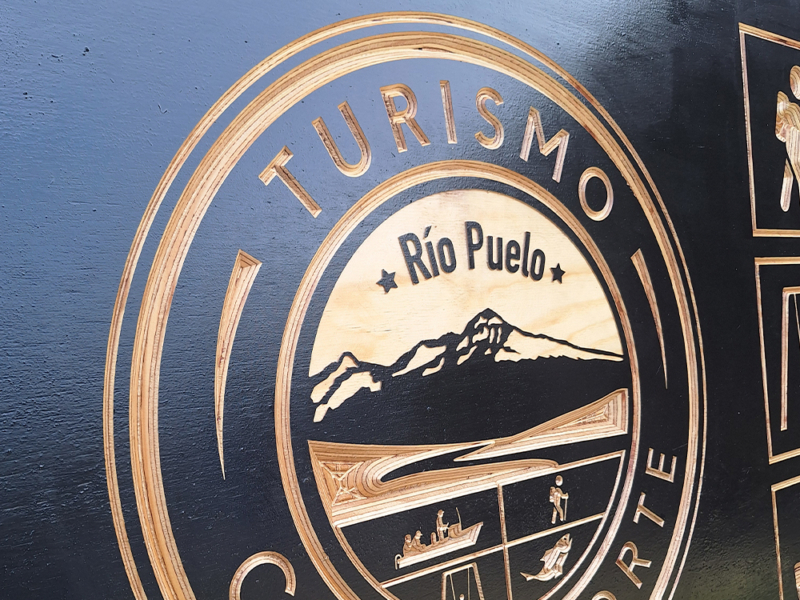 Turismo Costa Norte — Letrero tallado en terciado.