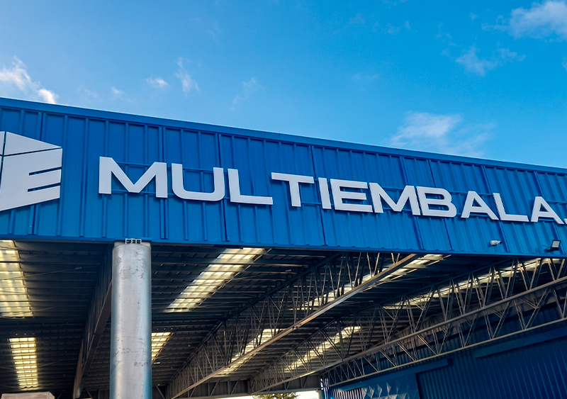 Multiembalajes — Logo volumétrico de aluminio compuesto de 13 metro